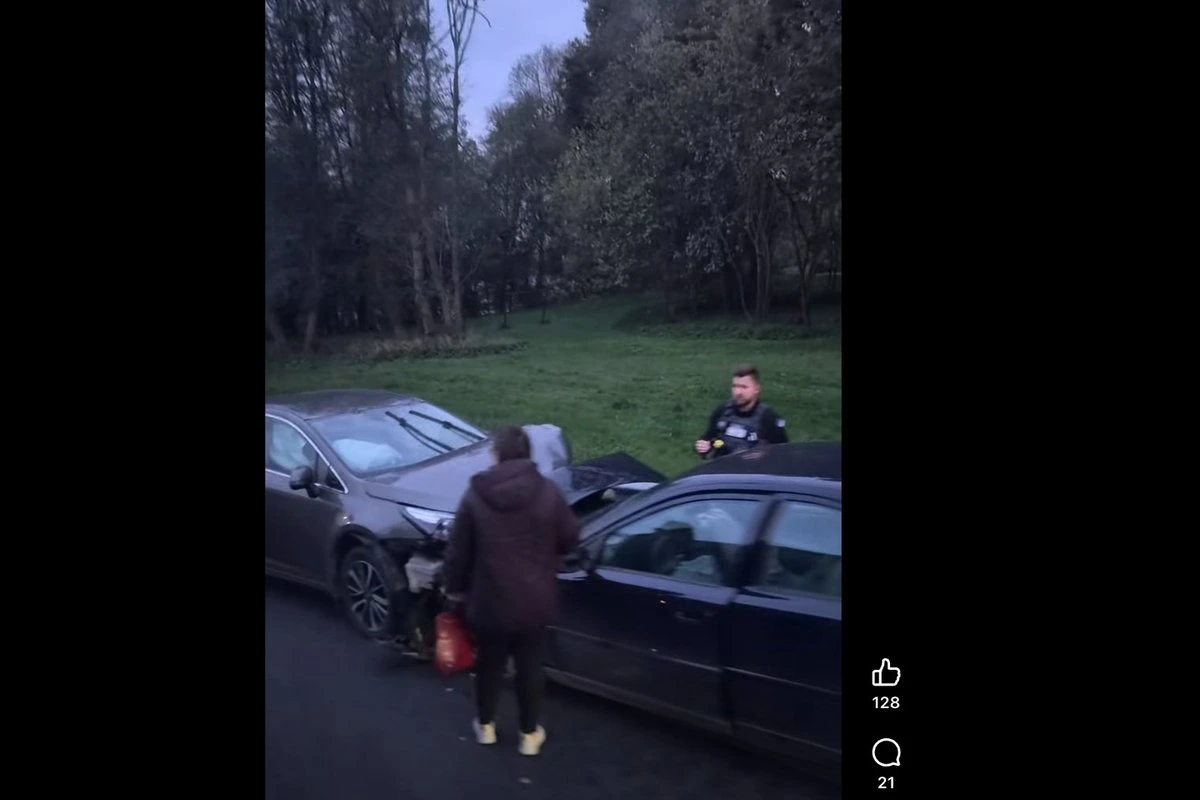 ВИДЕО | В Силламяэ столкнулись два легковых автомобиля, два человека доставлены в больницу