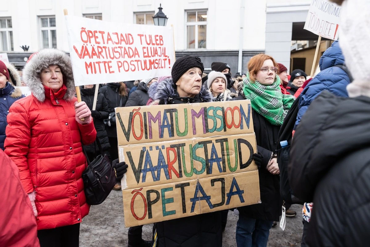 Педагоги вновь не получат от государства премии и стипендии. EHL: очередная экономия за счет работников образования