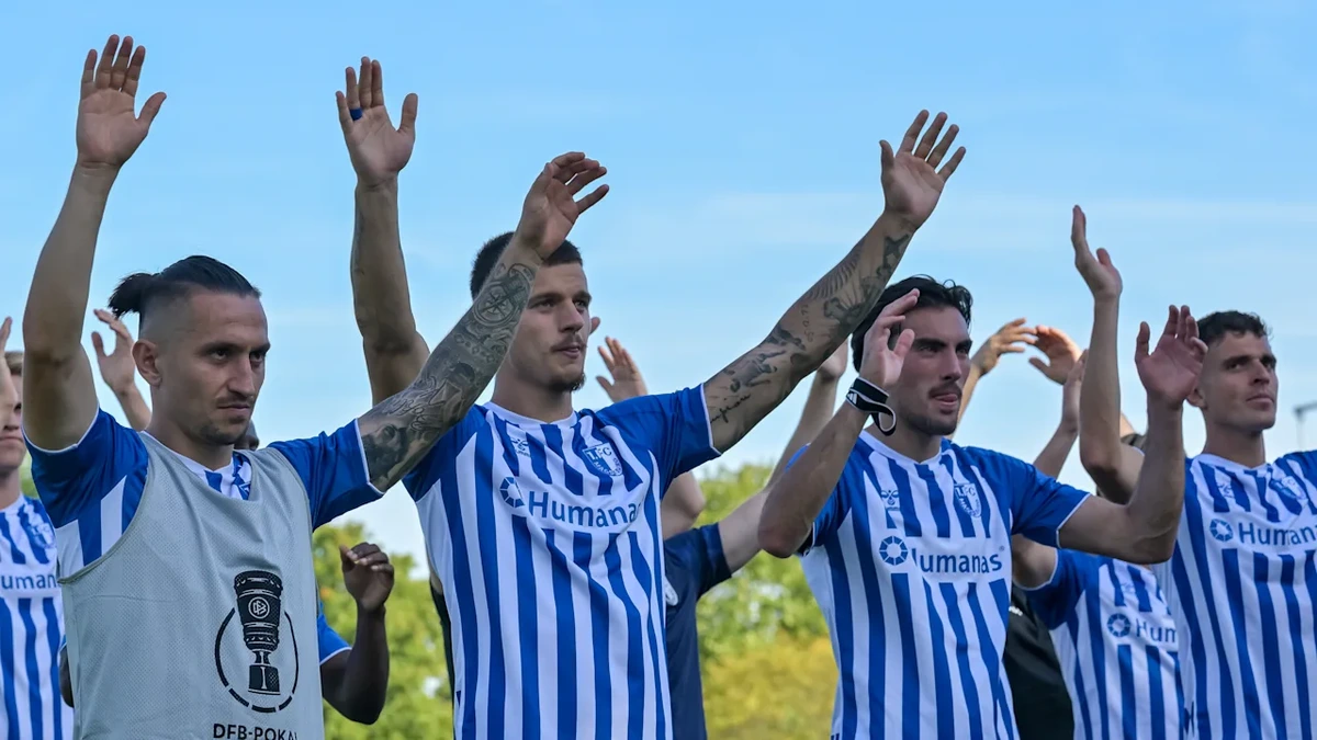Fußball: Cesena FC ehrt Ostklub Magdeburg mit speziellem Trikot