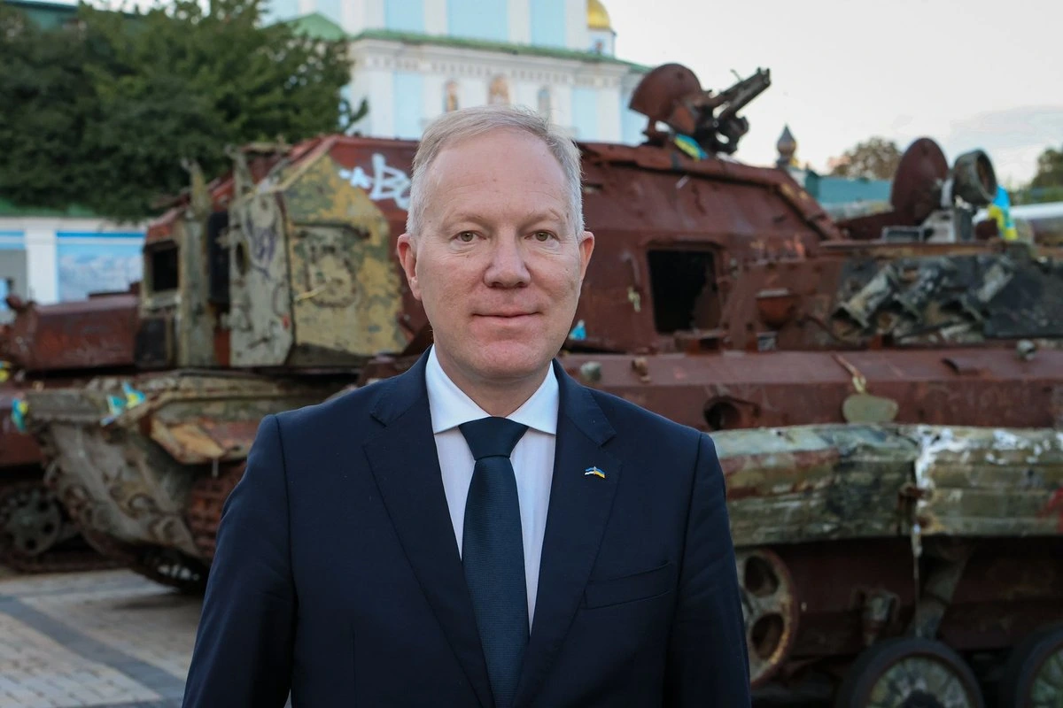 Михкельсон: если уж и просить кого-то замолчать, то Кремль