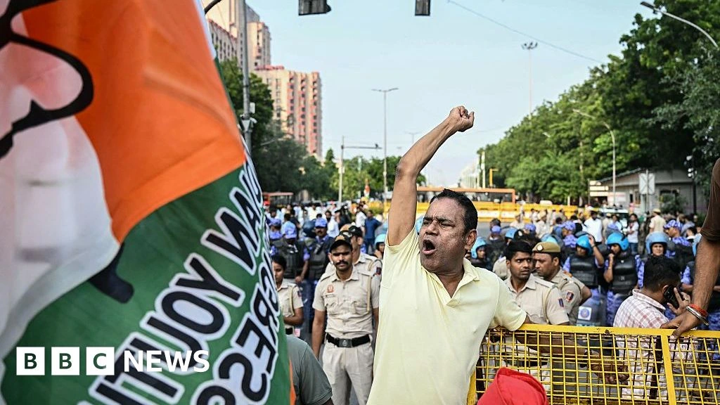 Thousands march to Indian Supreme Court to demand election chief resign