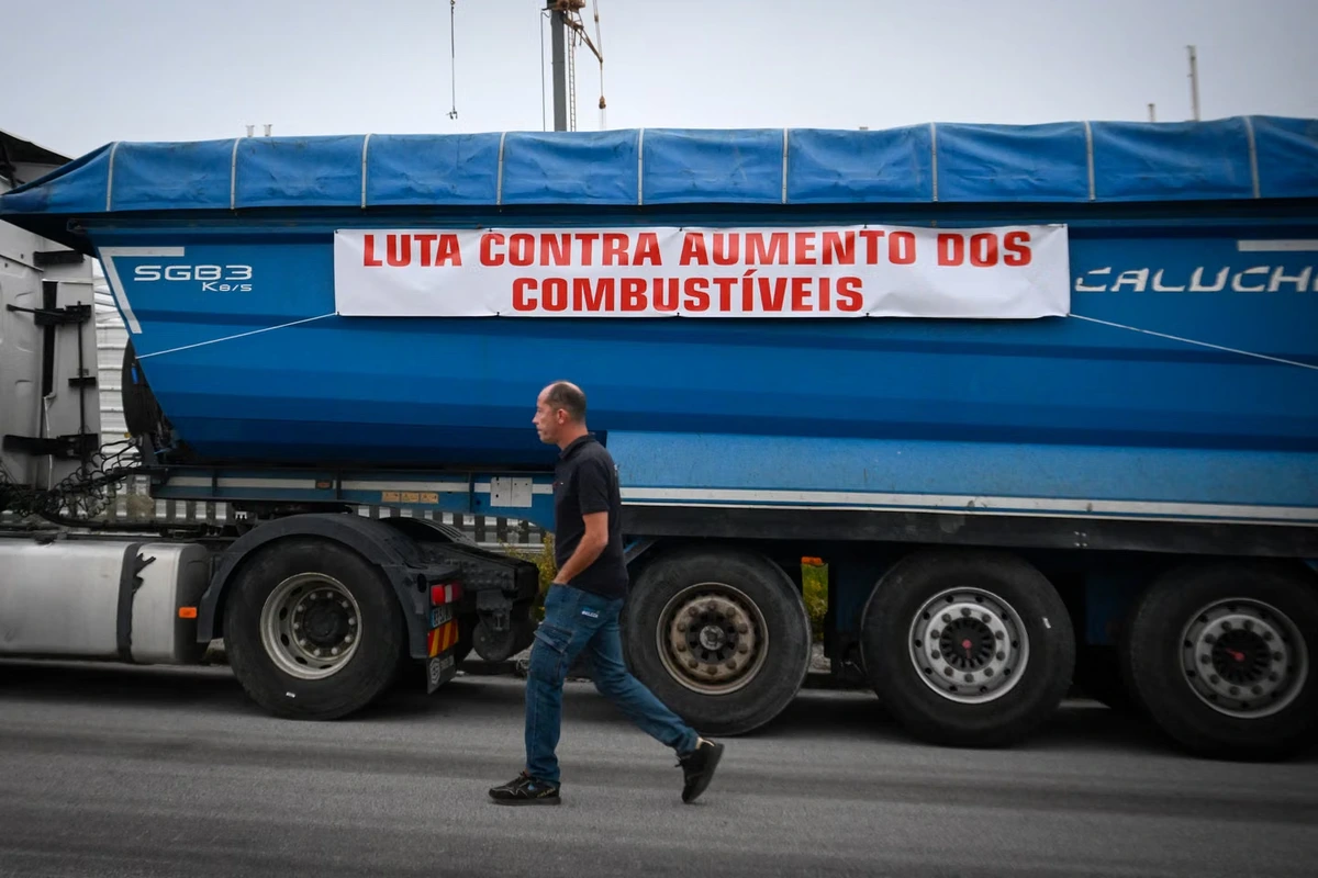 « Tout notre quotidien s’est renchéri » : en Europe, la hausse des prix des carburants ampute le pouvoir d’achat et pousse les gouvernements à multiplier les aides