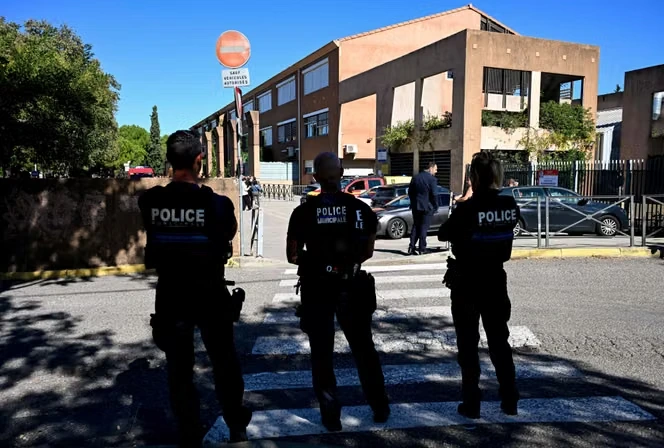 Tirs dans un collège à Aubagne : un adolescent de 13 ans soupçonné d’avoir été en lien avec le tireur a été placé en garde à vue