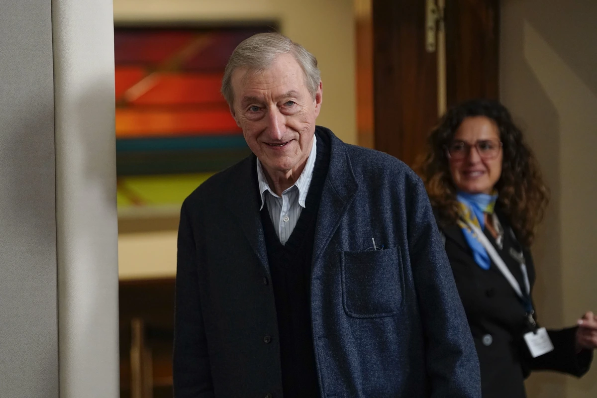 Julian Barnes: "Me temo que no llegaré a ver al Reino Unido de nuevo en Europa por el miedo a Nigel Farage y su ridículo partido"
