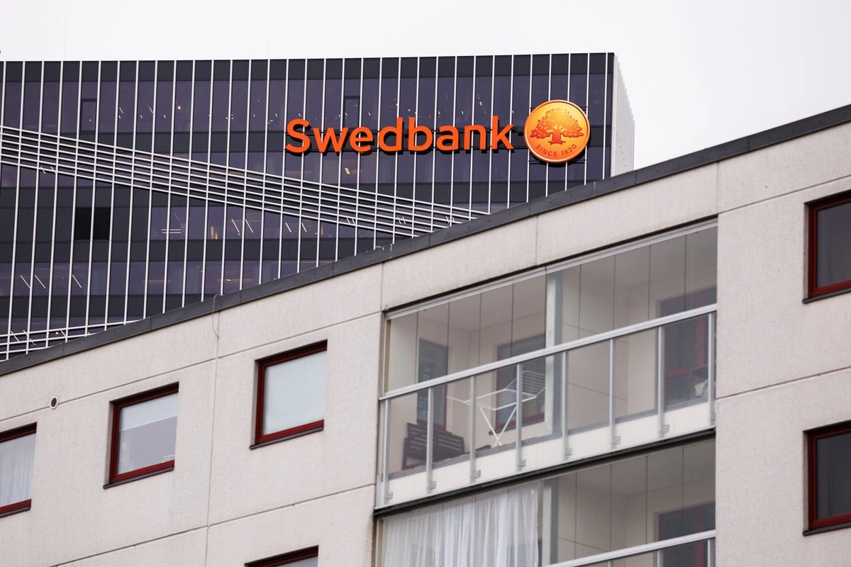 Swedbank сократит около 500 сотрудников по всей группе, ИИ может привести к новым увольнениям
