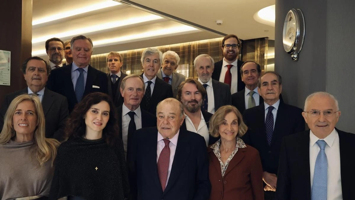 Ayuso y su consejera de Economía ocultan un encuentro con el lobby de ultrarricos que fichó a Lasquetty