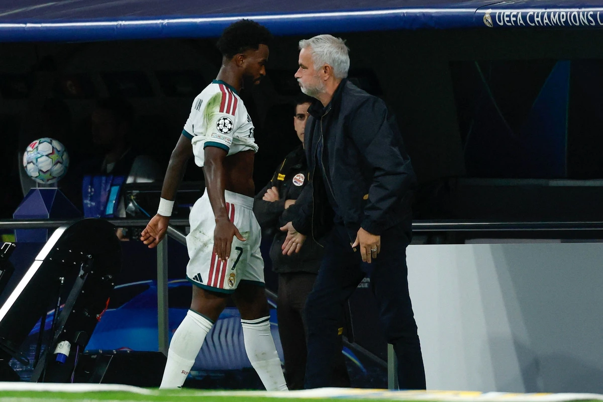 El mensaje que "duele" de Mourinho a los laterales y la "tristeza" de Vinicius: "Cuando te pitan en tu casa, te hace daño"