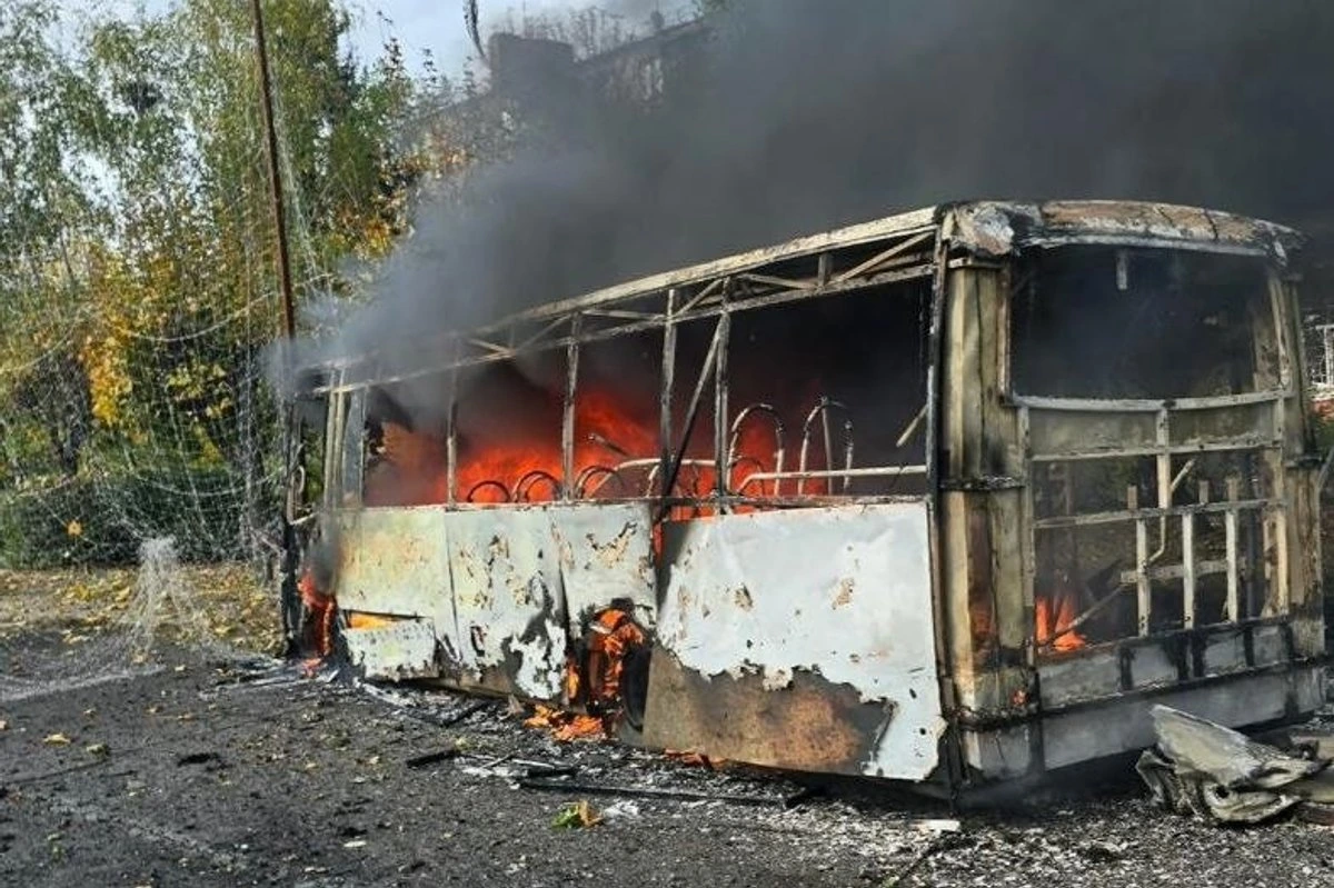 Более 30 человек убиты в результате российского удара по автобусам в Донецкой области
