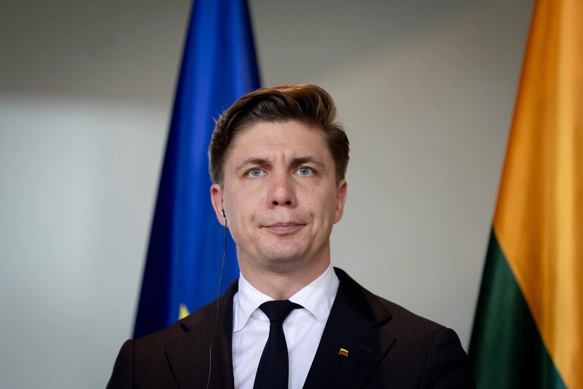 Премьер: в Литве пытались поджечь компанию, где хранится оборудование Starlink