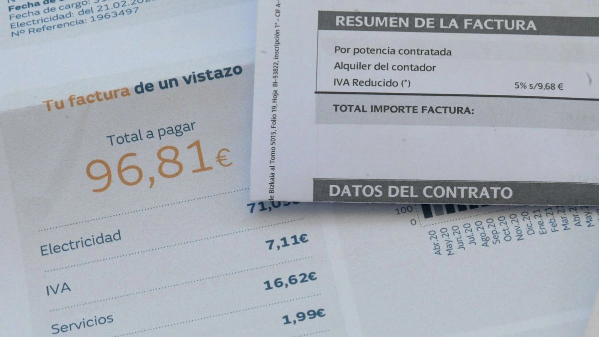 La reforma de la tarifa regulada de la luz mitiga parte de los precios disparados por la guerra en Irán