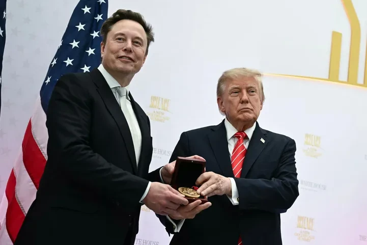РАЙНЕР САКС⟩Неразбериха со Starlink: Трамп говорит, что ограничения сняты, но украинские дроны по-прежнему летают с ограниченной скоростью