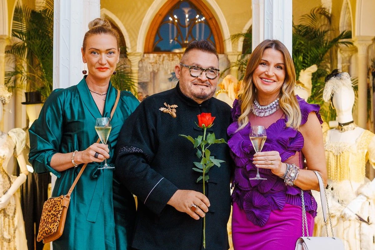 ФОТО | От Мэрилин Монро до Кирилла Сафонова: в замке Фалль в Кейла-Йоа открылся Музей истории моды