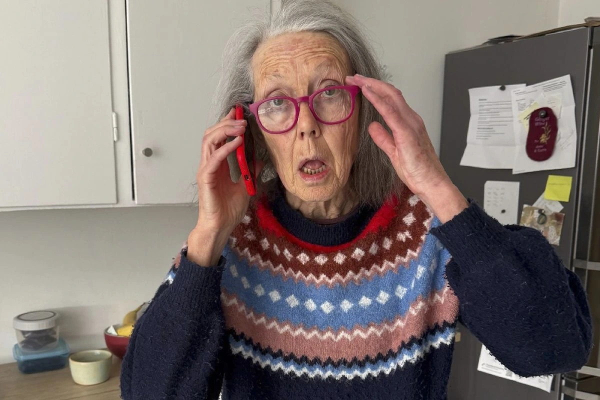 Anne Carson, tras conocer el Nobel de Literatura: "La poesía es más útil que la prosa ahora, porque todo el mundo tiene prisa. Es buena porque es breve"