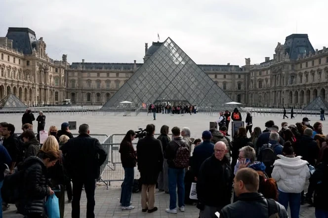 Après les violences urbaines du 17 octobre, le tourisme français craint pour son attractivité : « Mes proches au Brésil m’ont dit de ne pas aller à Paris »